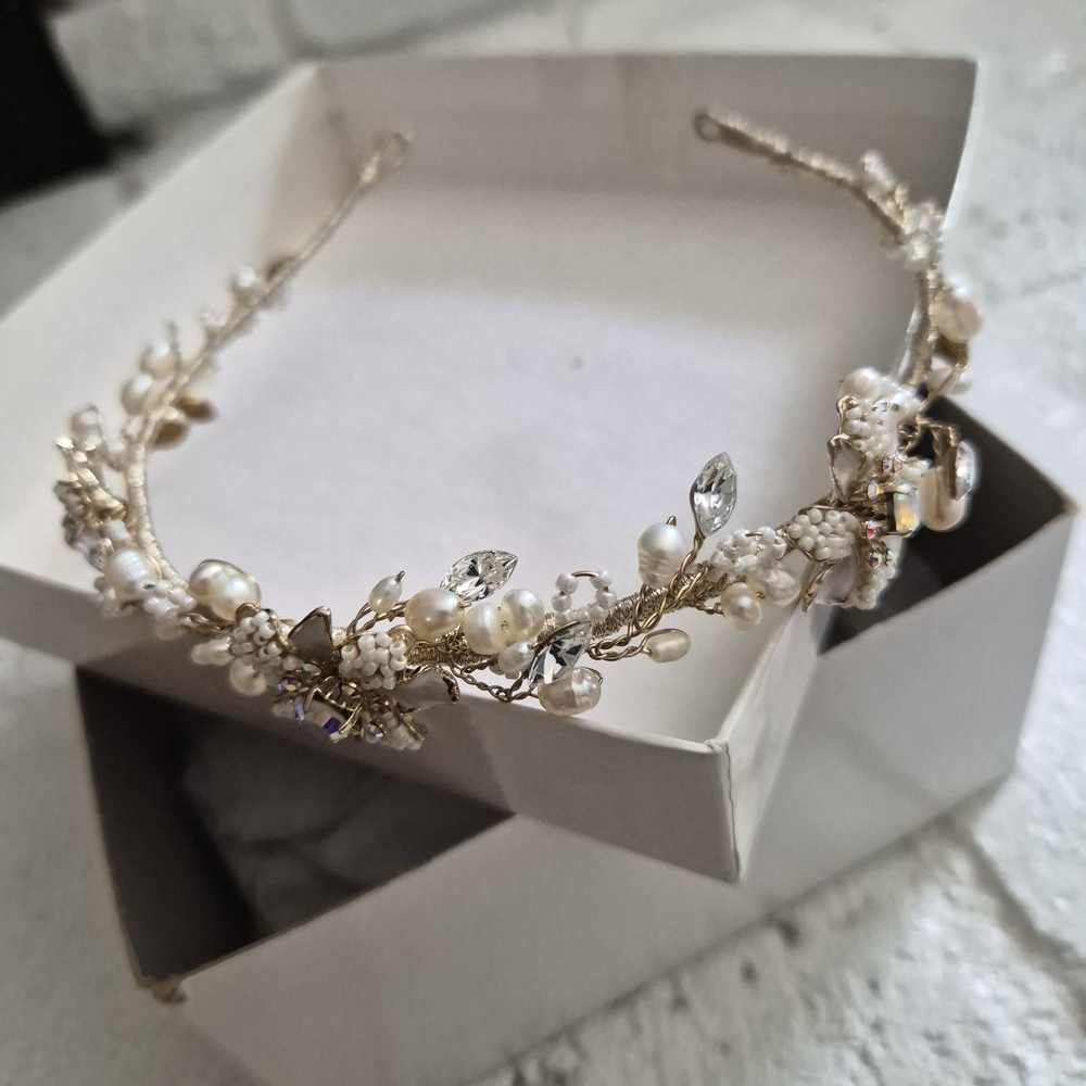 Elegant Gold Pearl Headband